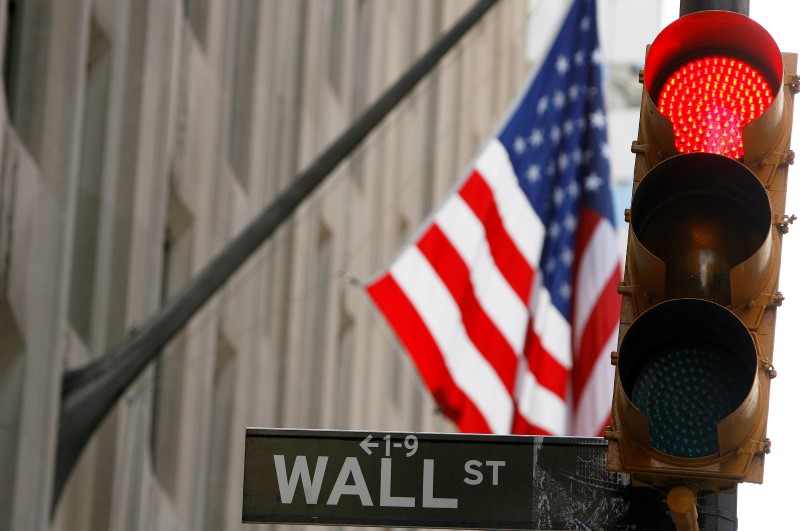 © Reuters. U.S. stocks higher at close of trade; Dow Jones Industrial Average up 1.59%