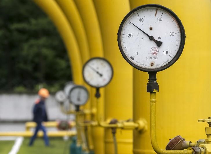 © Reuters. U.S. natural gas futures slide to 8-week lows