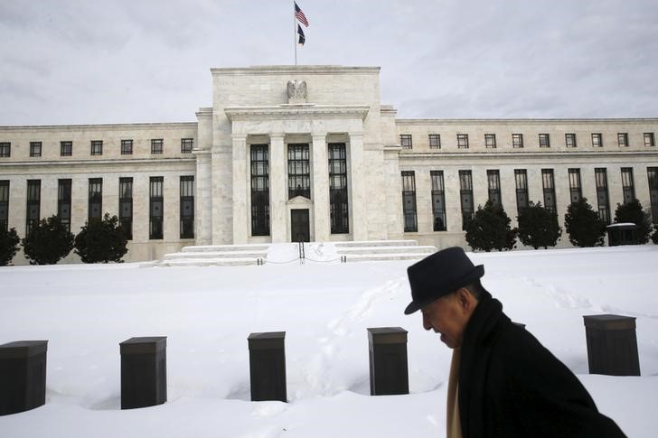 © Reuters.  Los futuros sobre Fondos Fed vuelven a descartar subida de tipos en 2016