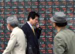 Asian shares gain on easy monetary conditions, Apple earnings eyed