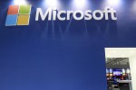 Microsoft gives away more Office software to attract mobile users