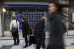 Asia edges up after China rate cut, euro sags