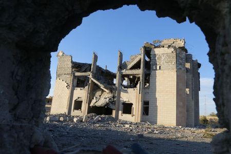 © Reuters. EEUU realiza 14 ataques aéreos contra Estado Islámico en Siria e Irak © Reuters. EEUU realiza 14 ataques aéreos contra Estado Islámico en Siria e Irak
