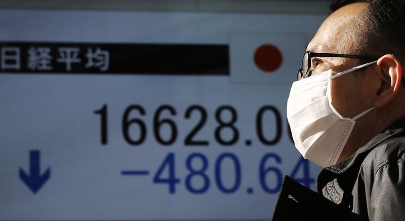 © Reuters. الاسهم اليابانية تنخفض في التعاملات الصباحية بعد جلستين من المكاسب