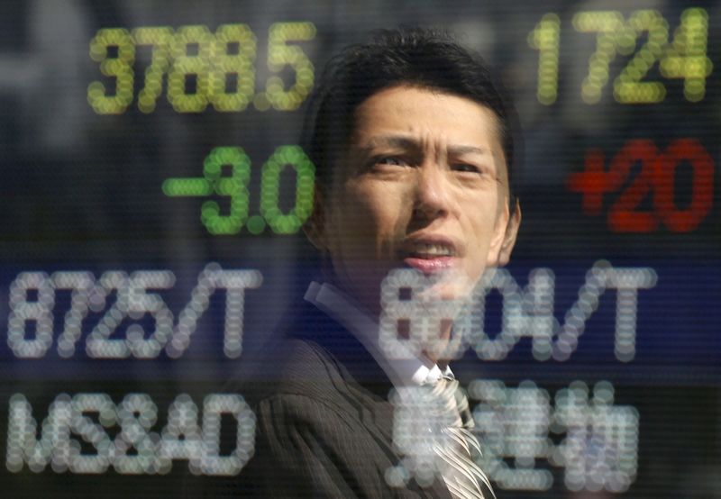 © Reuters. الاسهم اليابانية ترتفع في تعاملات متقلبة قبل بيانات الوظائف الامريكية