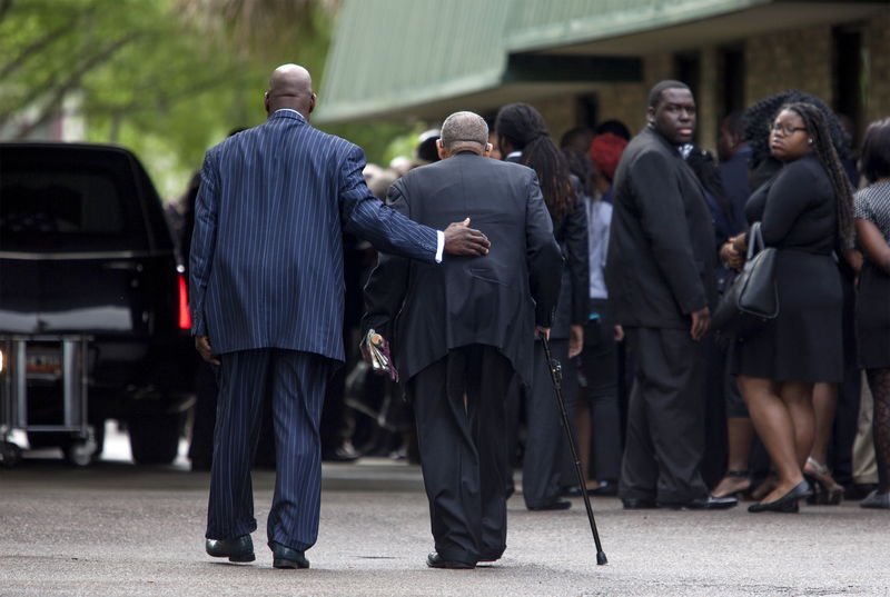 Hundreds mourn black South Carolina man shot in back by police By.