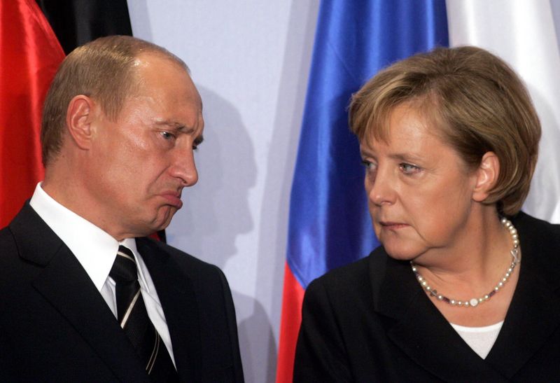 © Reuters. Merkel llega a un callejón diplomático sin salida con Putin © Reuters. Merkel llega a un callejón diplomático sin salida con Putin
