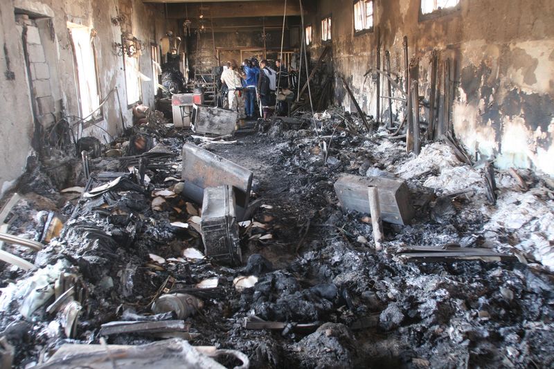 © Reuters. Fighters of the Popular Resistance Committees examine damage at the National Museum in Taiz